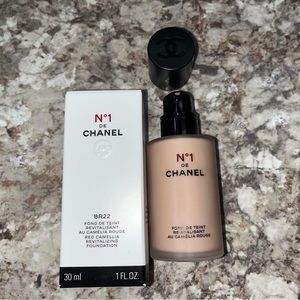 CHANEL N°1 DE CHANEL Revitalizing Foundation BR22